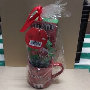 2016 M&M's RED Ceramic Mug & Candy Christmas Gift Set NWT